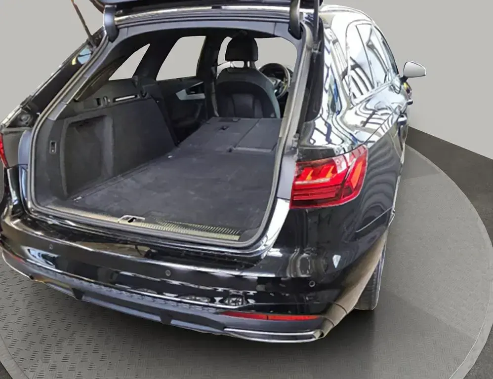 Gebraucht Audi A4 S-Line 204 PS (150 kW) 2023 Mythosschwarz metallic Kombi
