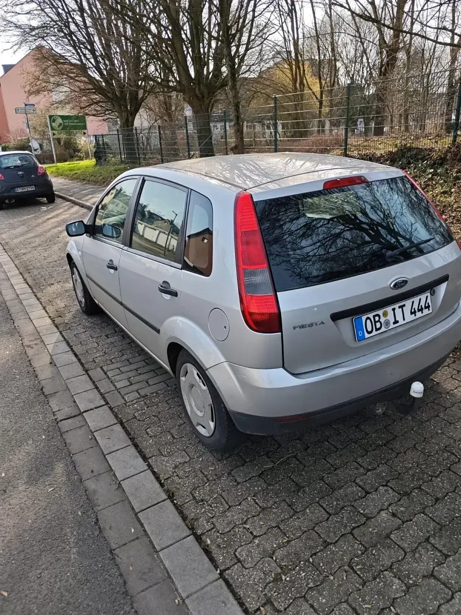 Gebraucht Ford Fiesta 100 PS (73 kW) 2004 Silber Kleinwagen