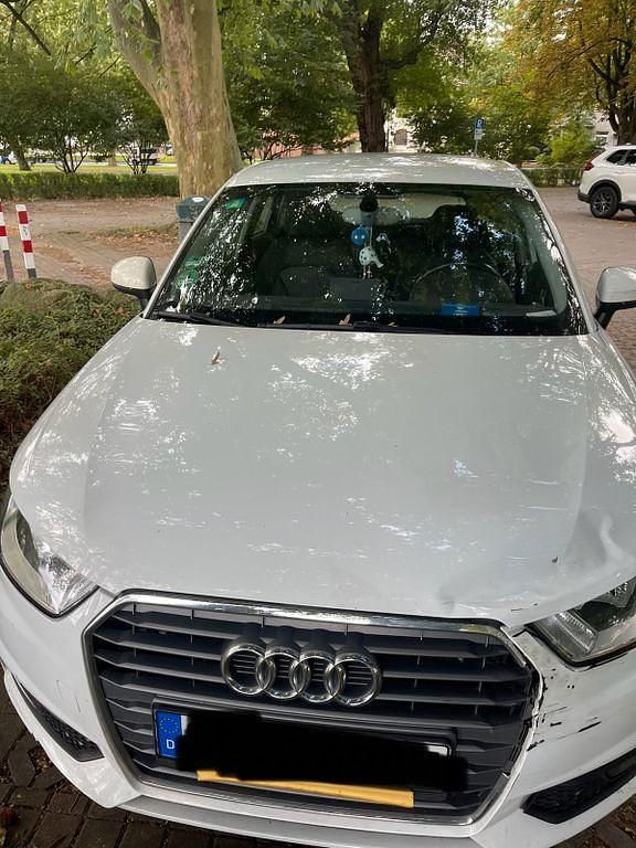 Weiß Gebraucht 2017 Audi A1 Sportback Design Kleinwagen | 7.777 € (Superpreis) - Bild 1/4