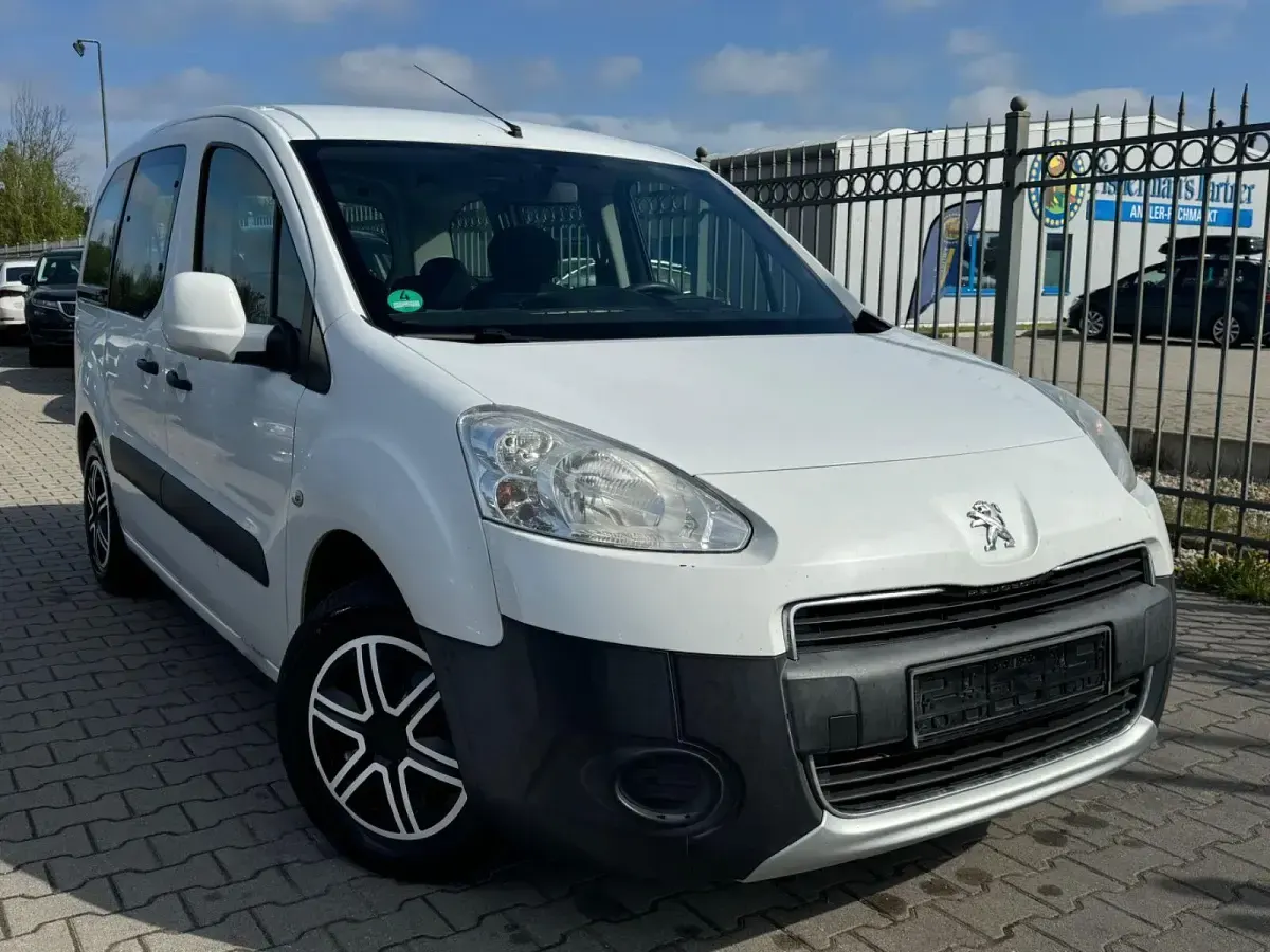 Gebraucht Peugeot Partner Tepee Active 92 PS (67 kW) 2012 Van / Kleinbus