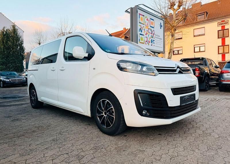 Weiß Gebraucht 2018 Citroën Spacetourer Feel Van / Kleinbus | 16.900 € (Fairer Preis) - Bild 1/4
