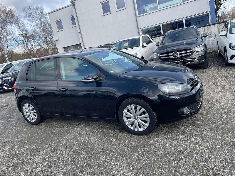 Gebraucht VW Golf VI Style 105 PS (77 kW) 2011 Deep black perleffekt Kleinwagen