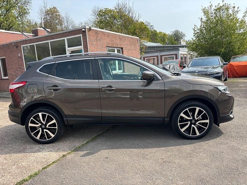 Gebraucht Nissan Qashqai 360º 163 PS (119 kW) 2015 Braun SUV