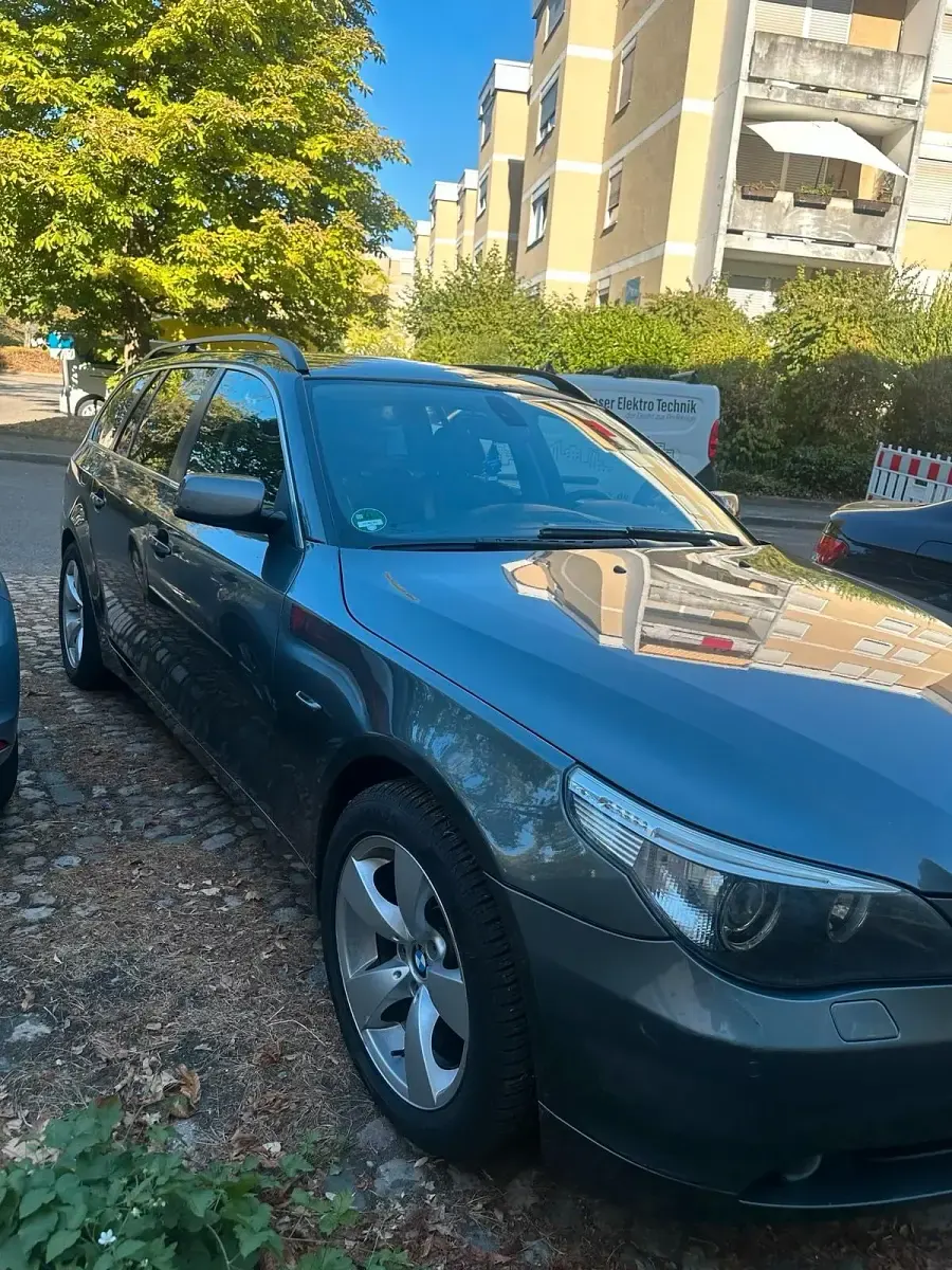 Gebraucht BMW 520 163 PS (119 kW) 2007 Grau Kombi
