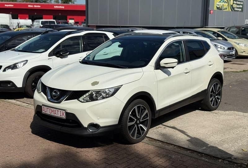 Weiß Gebraucht 2015 Nissan Qashqai Tekna SUV | 9.990 € (Fairer Preis) - Bild 1/4