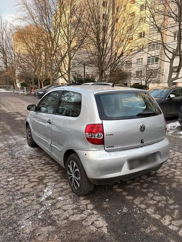 Gebraucht VW Fox 54 PS (39 kW) 2009 Silber Kleinwagen