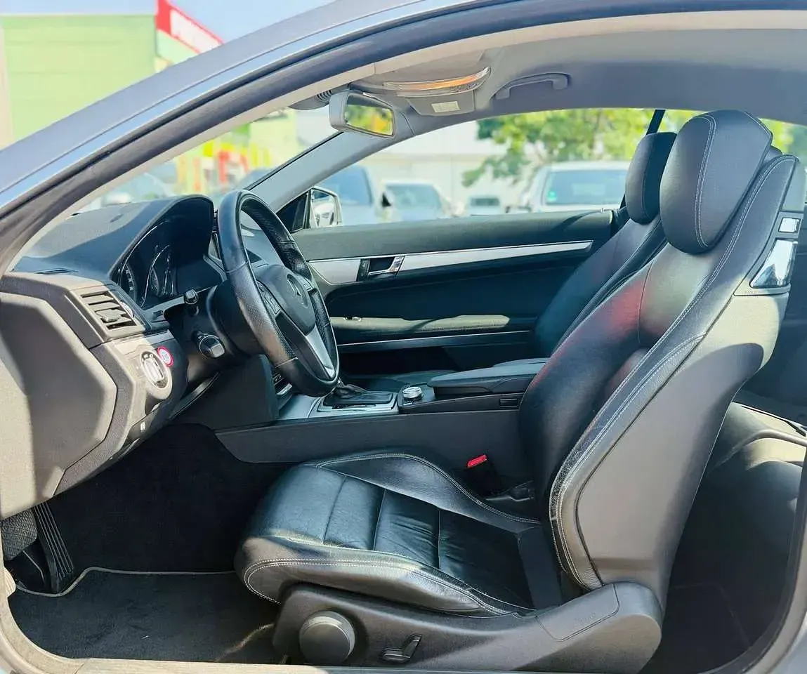 Gebraucht Mercedes E300 Elegance 252 PS (185 kW) 2011 Palladiumsilber  metalliclack Coupé