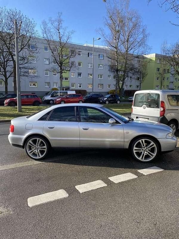 Usata Audi A4 Performance 165 CV (121 kW) 1999 Argento Berlina