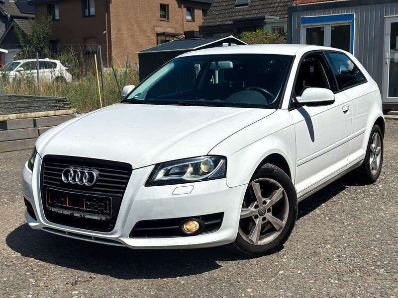 Weiß Gebraucht 2010 Audi A3 Ambition Limousine | 4.590 € (Fairer Preis) - Bild 1/4