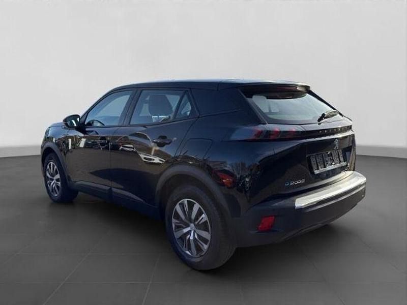 Gebraucht Peugeot e-2008 Active 100 kW (136 PS) 2021 Schwarz SUV