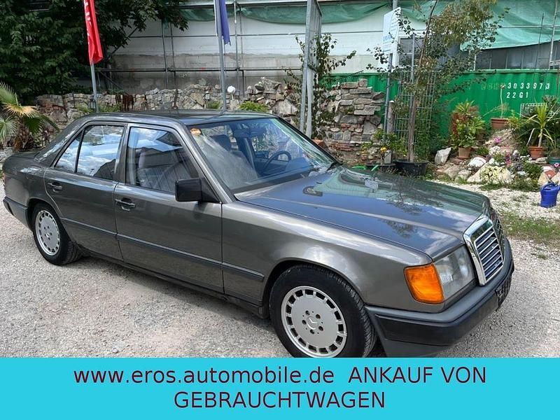 Grau Gebraucht 1988 Mercedes E230 Limousine | 3.900 € - Bild 1/4