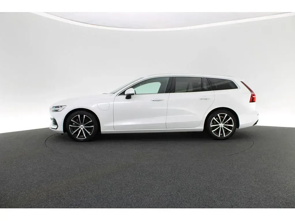 Gebraucht Volvo V60 Core 398 PS (292 kW) 2022 Crystal weiss Kombi