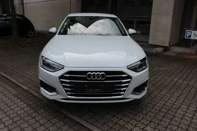 Używany Audi A4 S-Line 163 KM (119 kW) 2022 Biały Sedan/Limuzyna