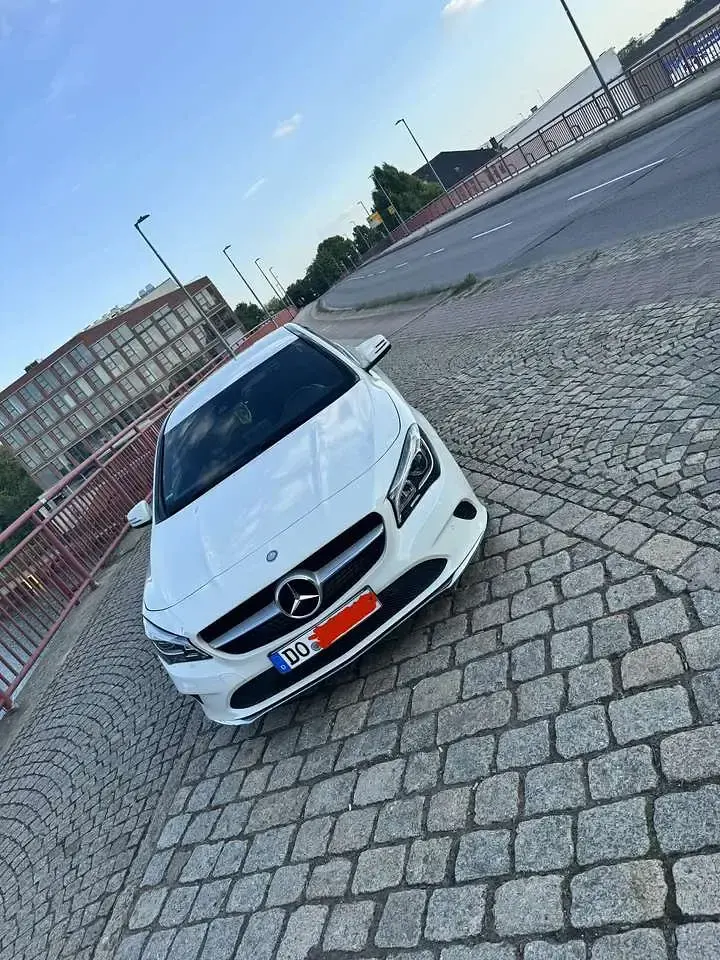 Gebraucht Mercedes CLA180 122 PS (89 kW) 2017 Weiß Limousine