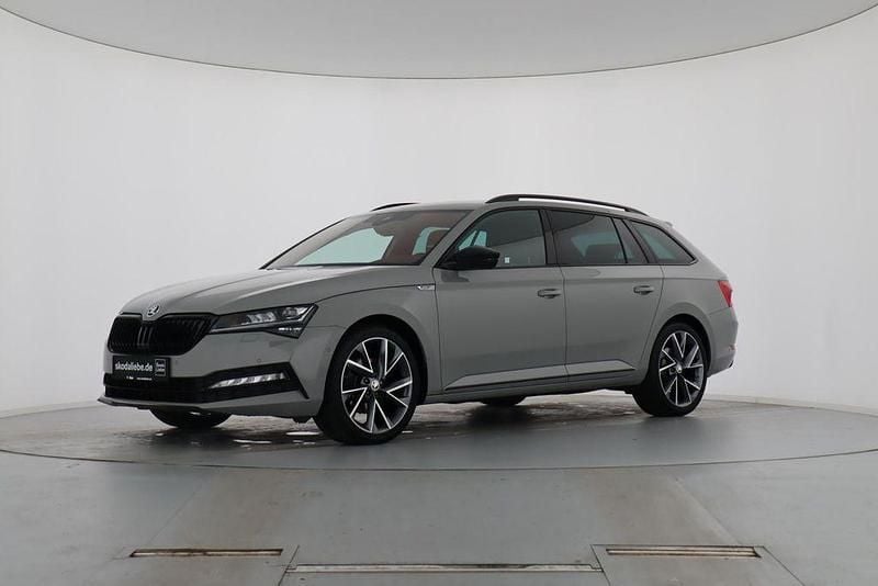 Steelgrau Gebraucht 2024 Skoda Superb SportLine Kombi | 37.889 € (Fairer Preis) - Bild 1/4