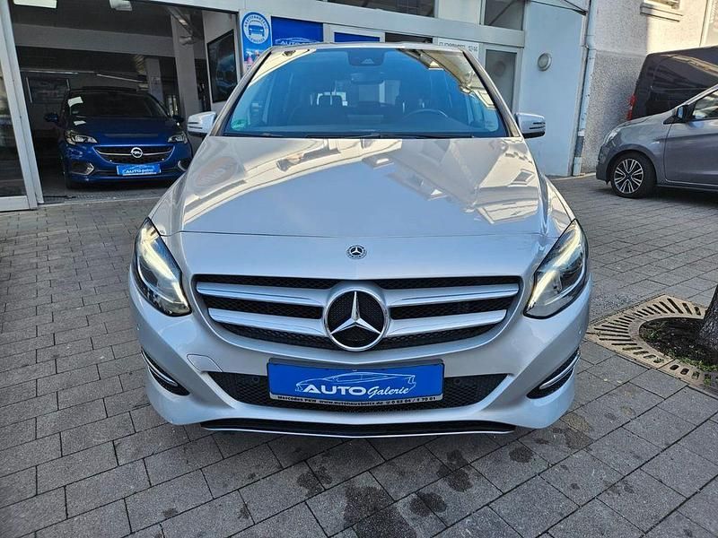 Gebraucht Mercedes B200 Style 156 PS (114 kW) 2018 Silber Van / Kleinbus