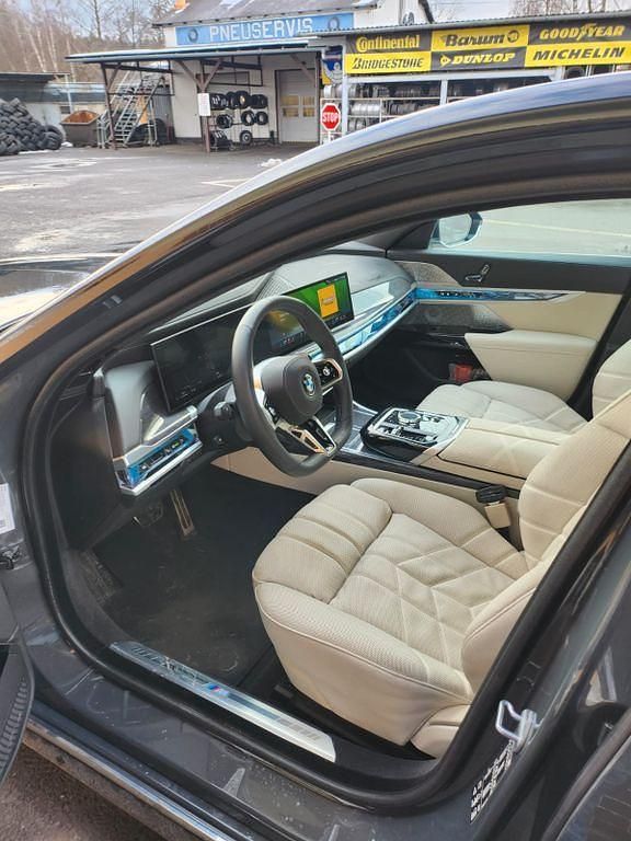 Gebraucht BMW 740 M Sport 286 PS (210 kW) 2025 Grau Limousine