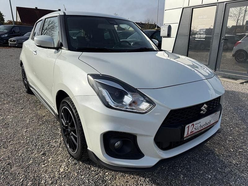 Weiß Gebraucht 2021 Suzuki Swift Sport Limousine | 16.499 € (Fairer Preis) - Bild 1/4