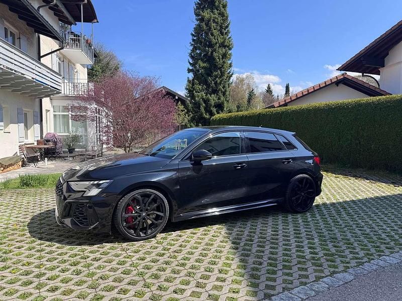 Second-hand Audi RS3 Performance 400 CP (294 kW) 2023 Negru Berlinǎ