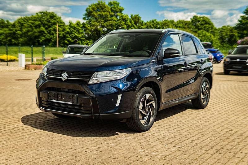 Sphere blue pearl/cosmic black Neu 2025 Suzuki Vitara Comfort+ SUV | 31.640 € (Teuer) - Bild 1/4