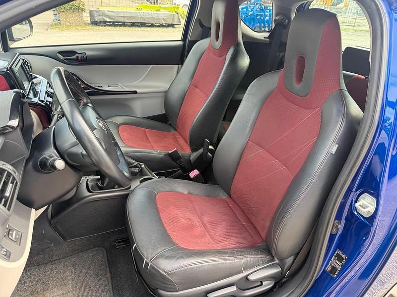 Gebraucht Toyota iQ 98 PS (72 kW) 2010 Blau Kleinwagen