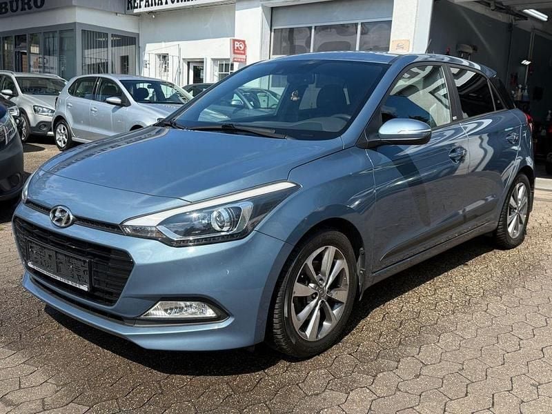 Blau Gebraucht 2016 Hyundai i20 Passion Limousine | 9.998 € (Fairer Preis) - Bild 1/4