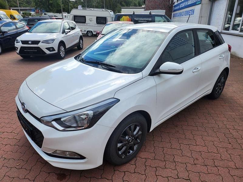 Weiß Gebraucht 2018 Hyundai i20 Trend Kleinwagen | 8.750 € (Fairer Preis) - Bild 1/4