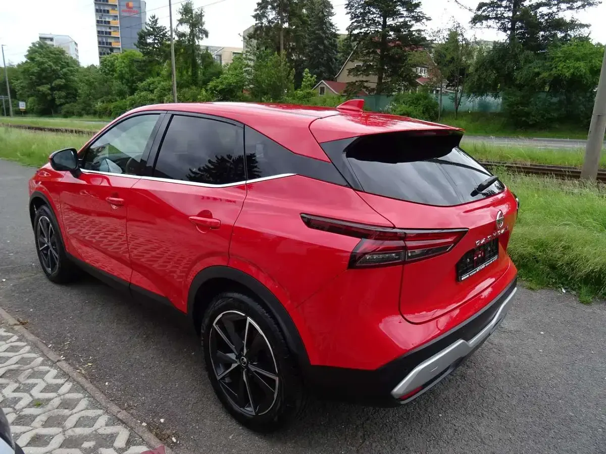 Gebraucht Nissan Qashqai Tekna 158 PS (116 kW) 2022 Z10 red SUV