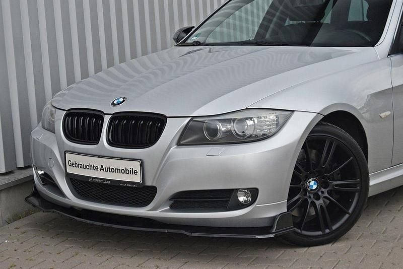 Titansilber Gebraucht 2008 BMW 330 Sport Line Kombi | 9.998 € (Fairer Preis) - Bild 1/4