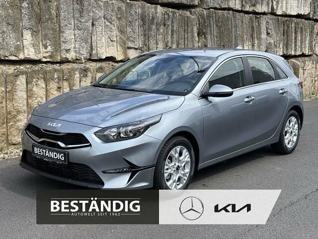 Lunarsilber Neu 2025 Kia Ceed Limousine | 22.990 € (Fairer Preis) - Bild 1/4