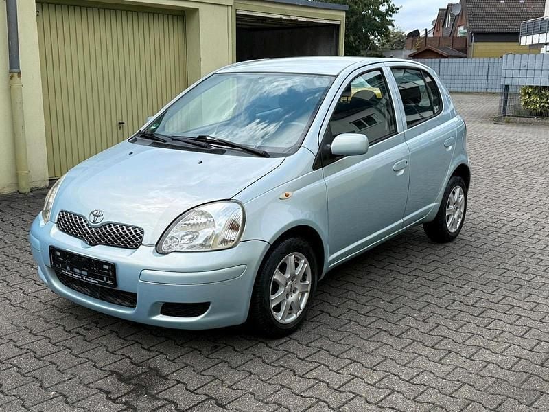 Blau Gebraucht 2004 Toyota Yaris Kleinwagen | 2.300 € (Fairer Preis) - Bild 1/4