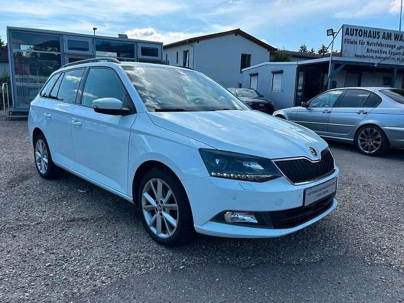 Weiß Gebraucht 2016 Skoda Fabia Ambition Kleinwagen | 11.995 € (Etwas zu teuer) - Bild 1/4