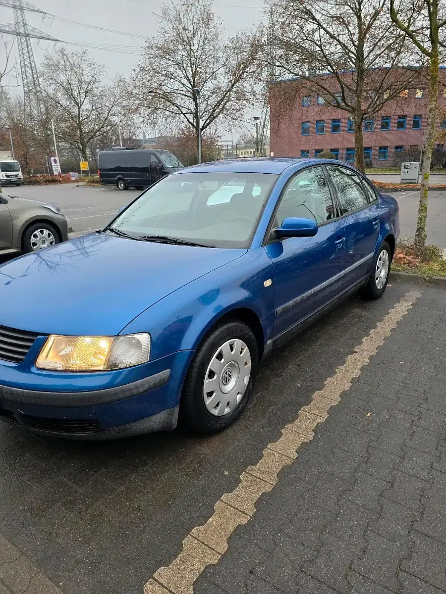 Second-hand VW Passat 115 CP (84 kW) 1999 Albastru Berlinǎ
