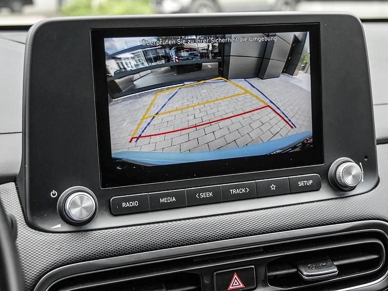 Gebraucht Hyundai Kona Select 73 kW (100 PS) 2023 Dive in jeju / sol SUV