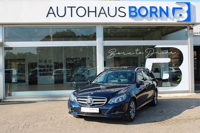 Blau Gebraucht 2013 Mercedes E250 Avantgarde Kombi | 15.490 € - Bild 1/4