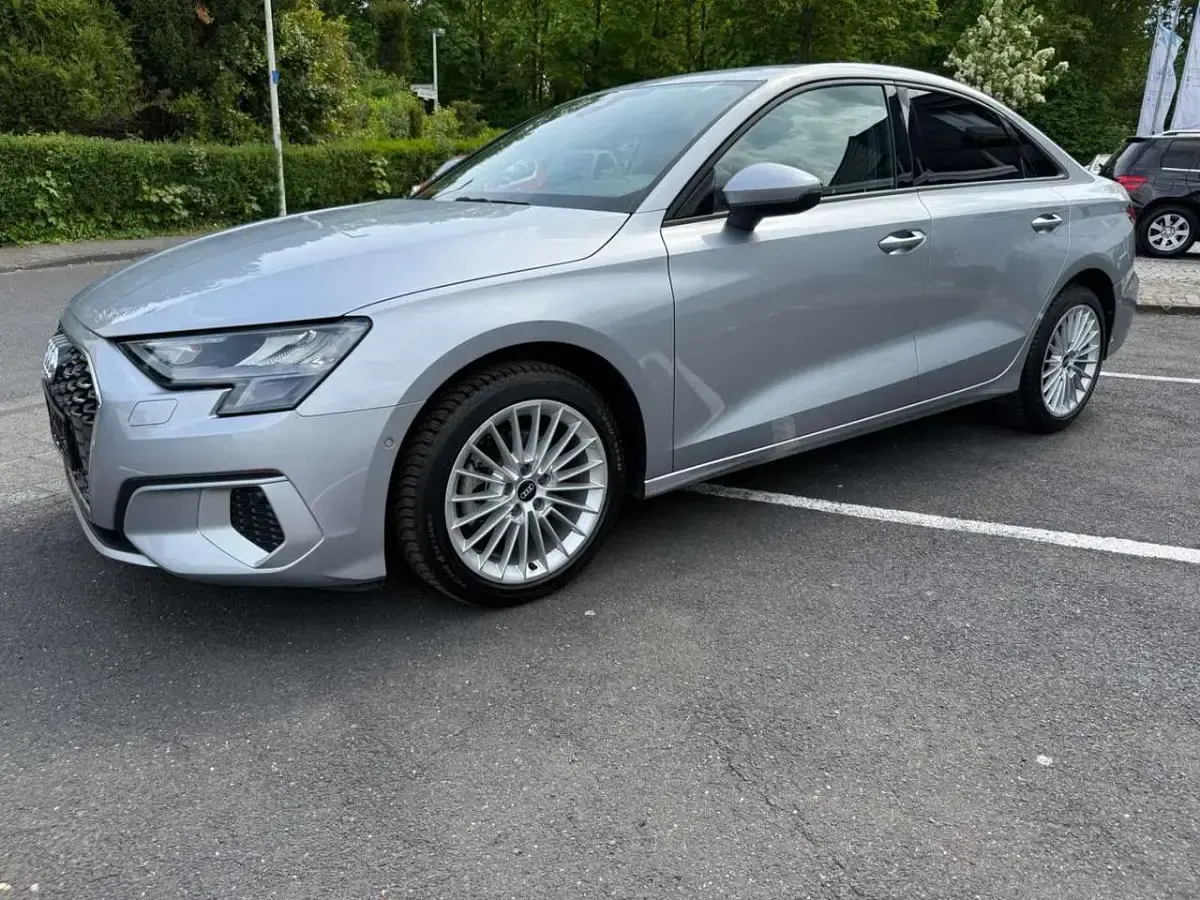 Second-hand Audi A3 Advanced 110 CP (80 kW) 2022 Argintiu Berlinǎ