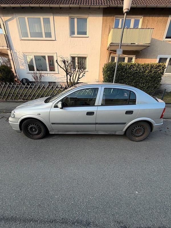 Gebraucht Opel Astra 101 PS (74 kW) 2001 Silber Limousine
