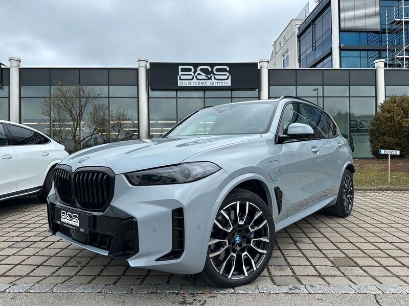 Grau Gebraucht 2024 BMW X5 M Sport SUV | 95.990 € (Guter Preis) - Bild 1/4