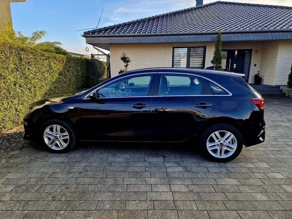 Gebraucht Kia Ceed 136 PS (100 kW) 2021 Schwarz Kleinwagen