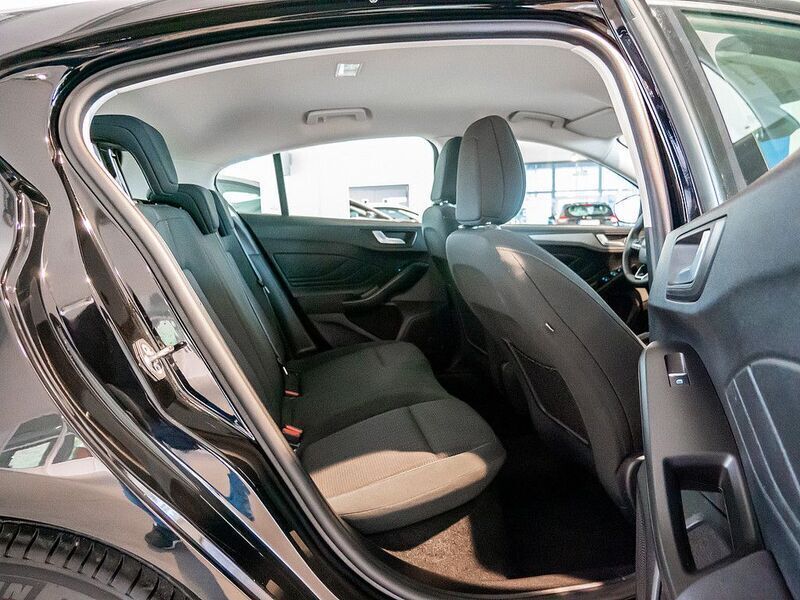 Gebraucht Ford Focus Trend 101 PS (74 kW) 2018 Schwarz metallic Limousine