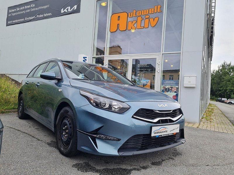 Grün Gebraucht 2022 Kia Ceed Sportswagon Attract Kombi | 15.990 € (Fairer Preis) - Bild 1/4