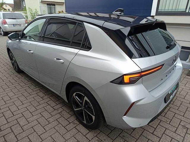 Neu Opel Astra 131 PS (96 kW) 2025 Silber Limousine