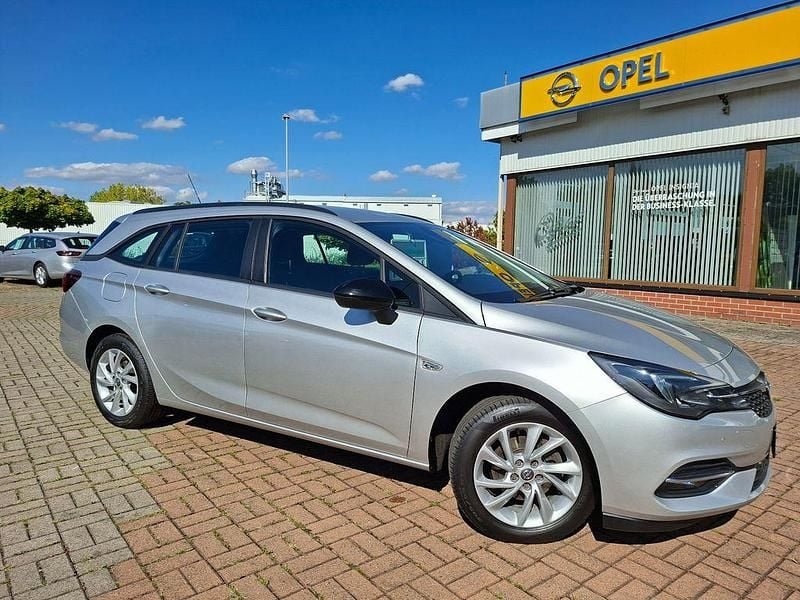 Silber Gebraucht 2022 Opel Astra Elegance Kombi | 14.990 € (Superpreis) - Bild 1/4