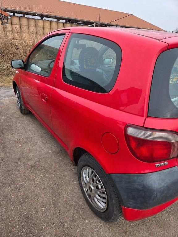Gebraucht Toyota Yaris 68 PS (50 kW) 2002 Rot Limousine