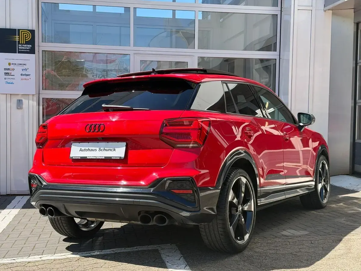 Gebraucht Audi SQ2 Ambiente 300 PS (220 kW) 2023 Rot SUV