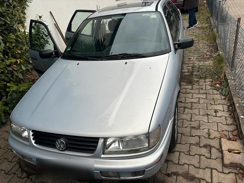 Second-hand VW Passat 90 CP (66 kW) 1996 Argintiu Berlinǎ