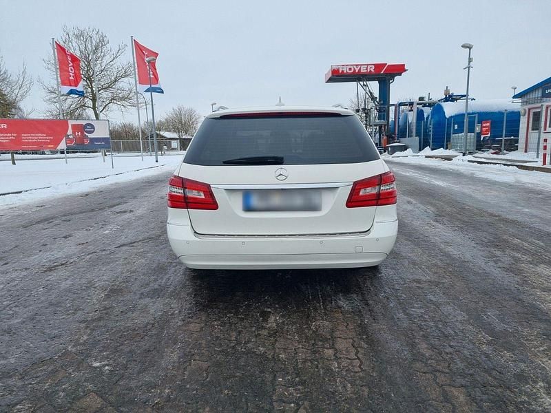 Gebraucht Mercedes E220 Avantgarde 170 PS (125 kW) 2010 Weiß Kombi