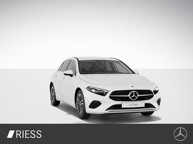 Gebraucht Mercedes A250 163 PS (119 kW) 2024 Unilack polarweiß Limousine