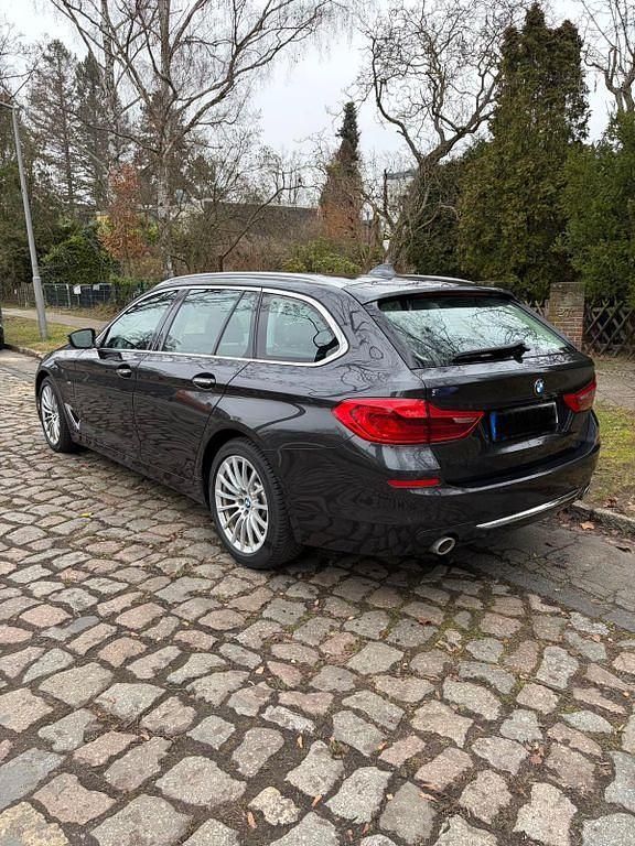 Grau Gebraucht 2018 BMW 525 Sport Line Kombi | 23.800 € (Fairer Preis) - Bild 1/4