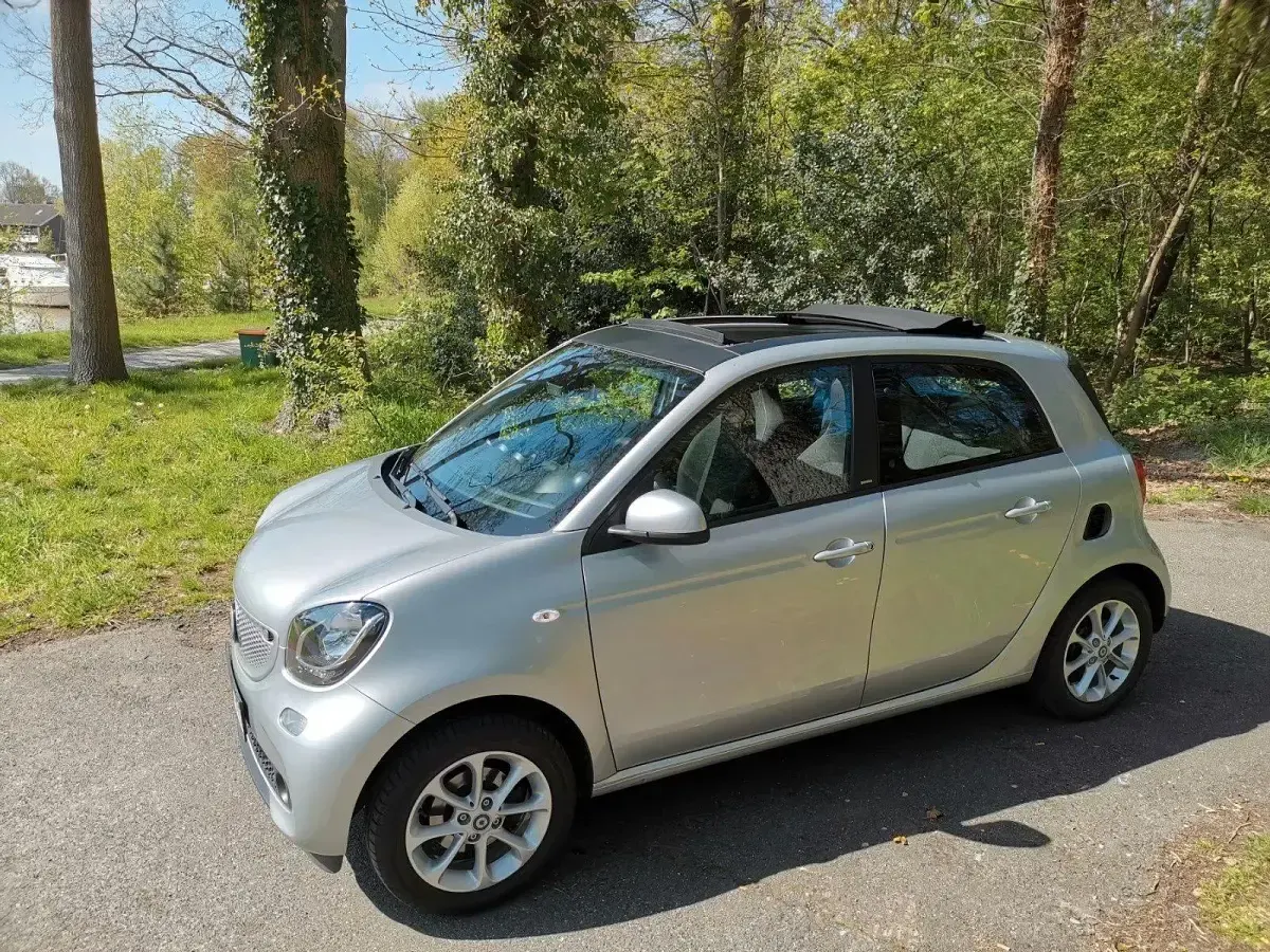 Gebraucht Smart ForFour Passion 90 PS (66 kW) 2016 Silber Kleinwagen